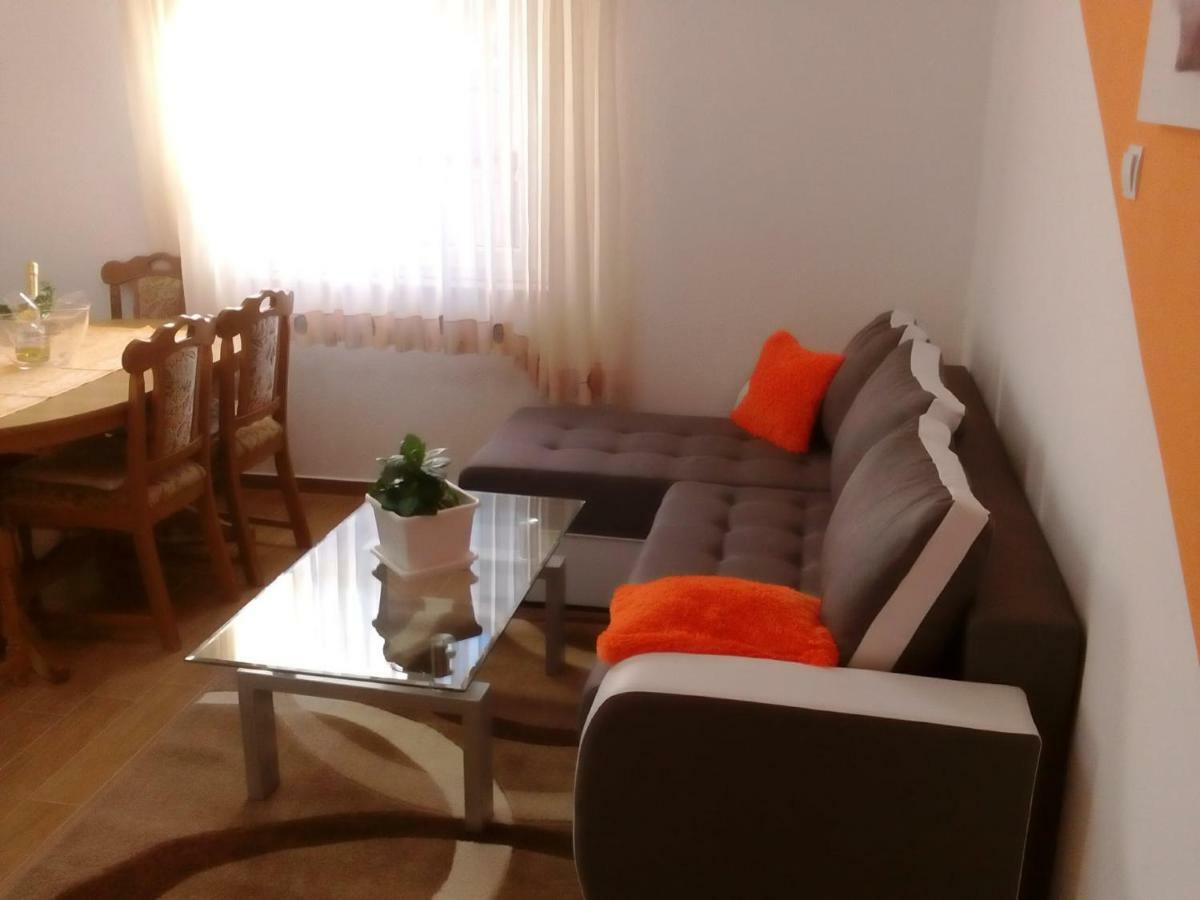 Jan 1 Apartment พูลา ภายนอก รูปภาพ